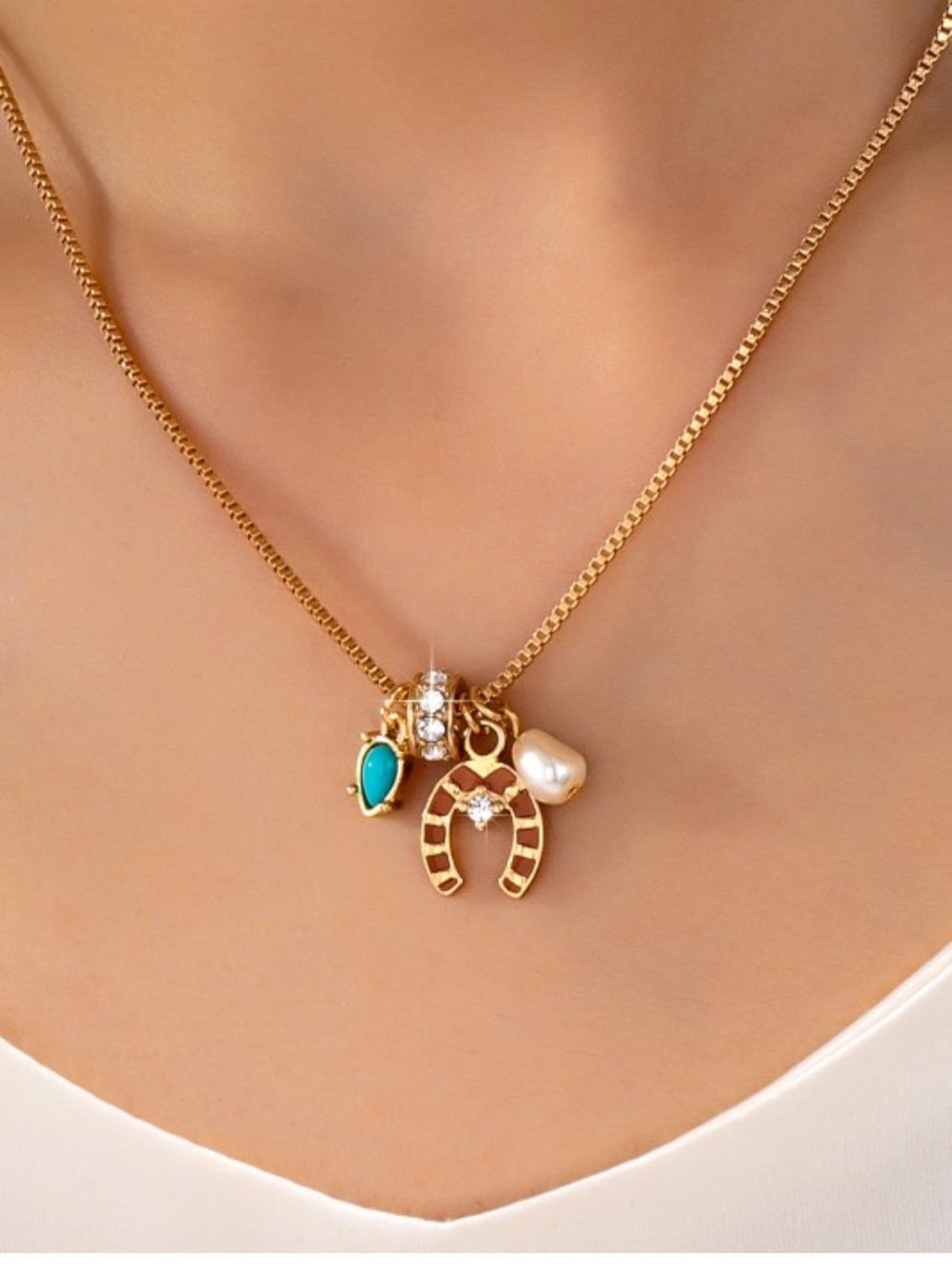 NWT Josslyn Southwest Horseshoe And Turquoise Charm Necklace Gold Tone Western